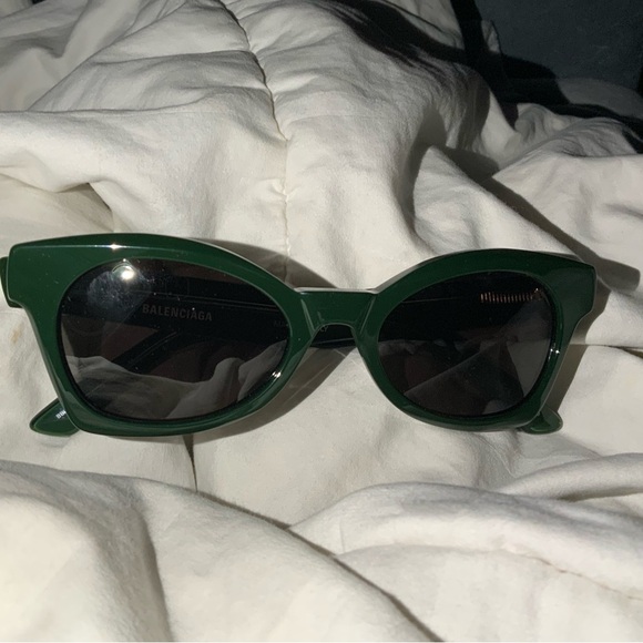 New Pair of Balenciaga Green Sunglasses - Picture 5 of 5